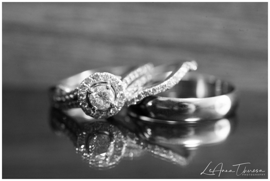 How to get beautiful photos of your rings at your wedding
