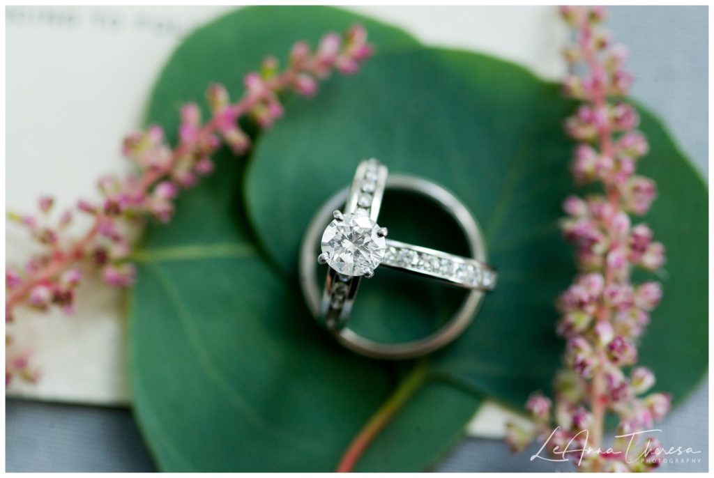 How to get beautiful photos of your rings at your wedding