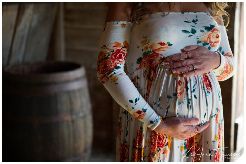 maternity photos with floral dress